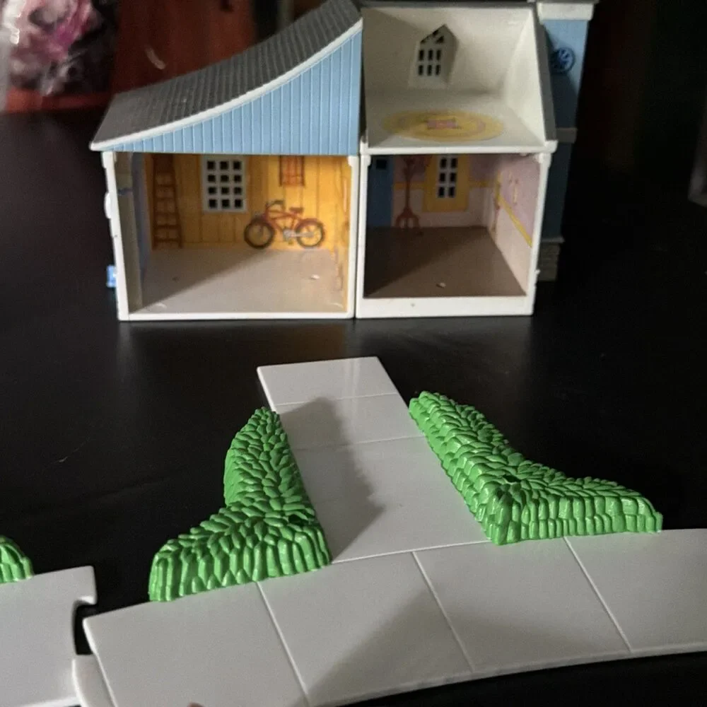 1994 Galoob MY PRETTY DOOLHOUSE Lot (Polly Pocket sized set)